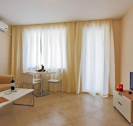 Emberli 3* Łozenec