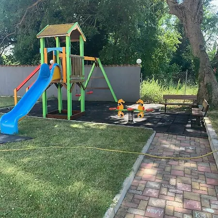 Emberli 3* لوزينيتس