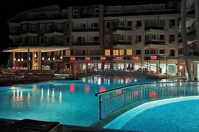 Emberli Aparthotel 3*